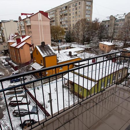 Подобово В Центрі Поряд Жд Ternopil Exterior photo